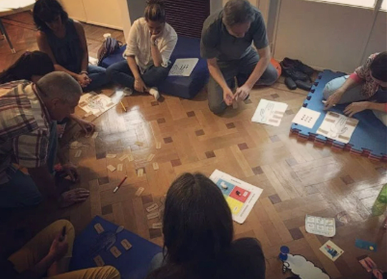 Fotografía padres en taller co-regulados