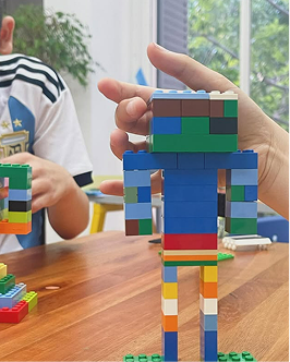Fotografía construcción de Lego realizada por pacientes