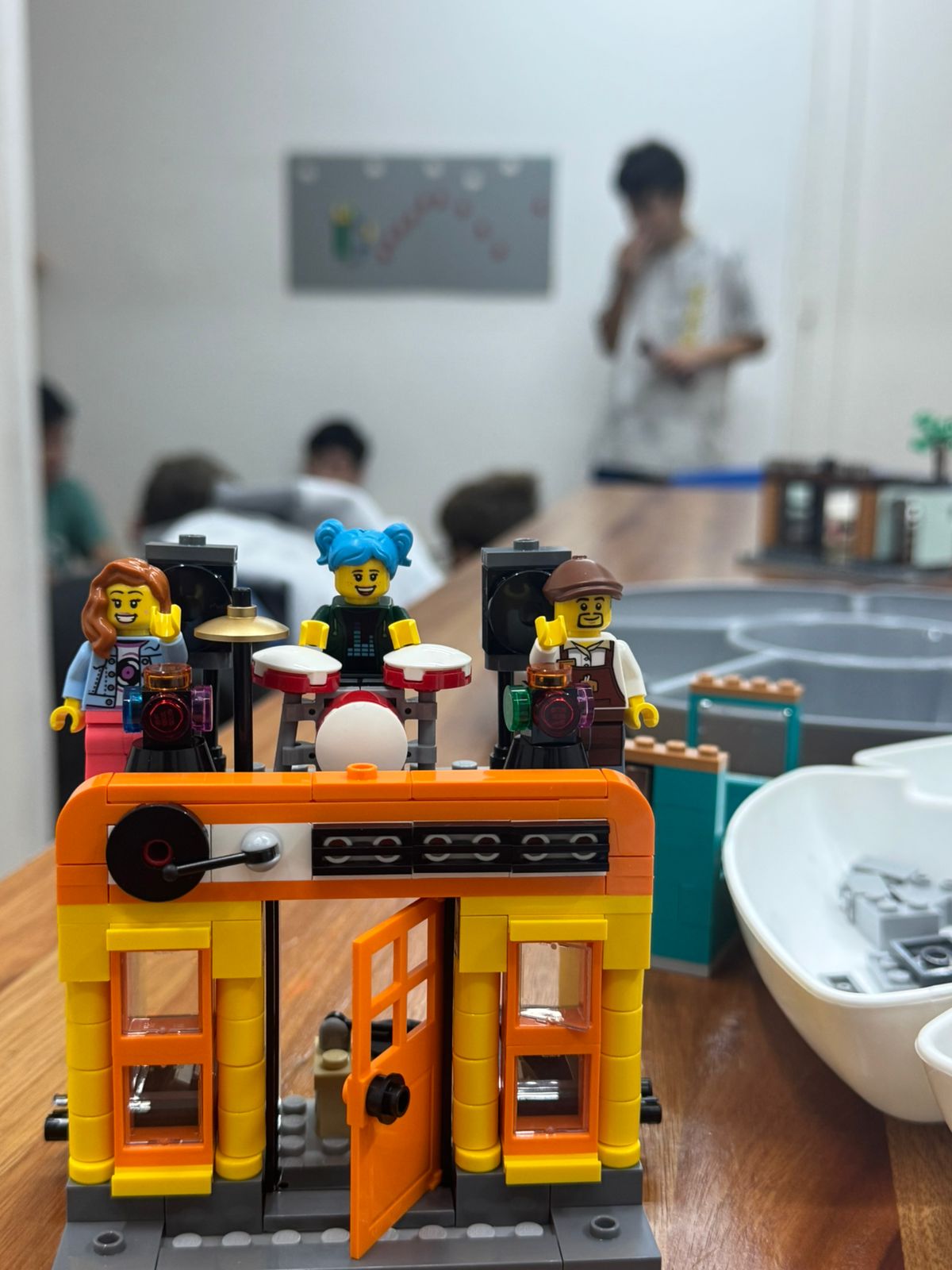 Fotografía escultura Lego constrída por pacientes